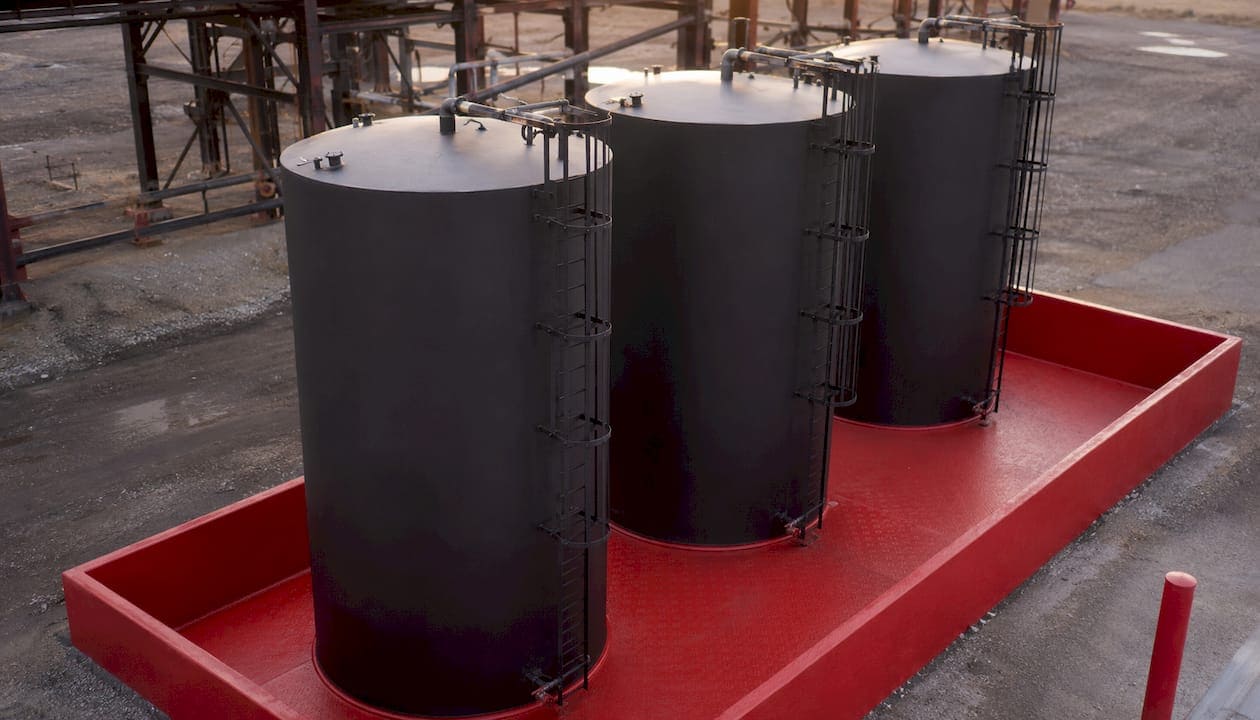 Unbranded bulk diesel storage tanks with containment
