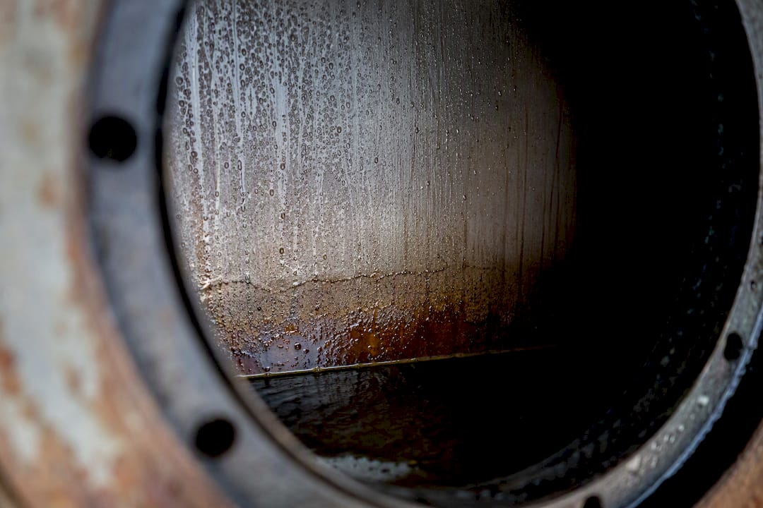 Keep Diesel Usable 6–36 Months: Tiered Storage for Facility Managers 2 Water condensation inside diesel fuel tank