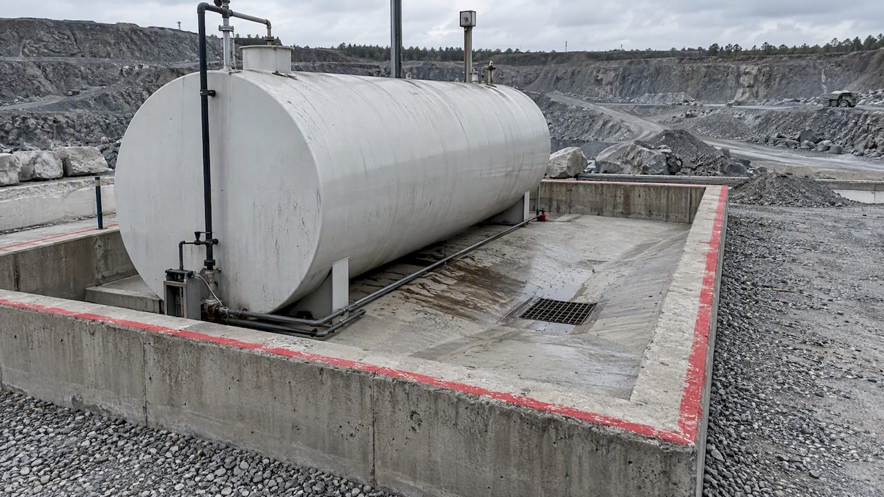 Bulk tank inside a quarry containment area